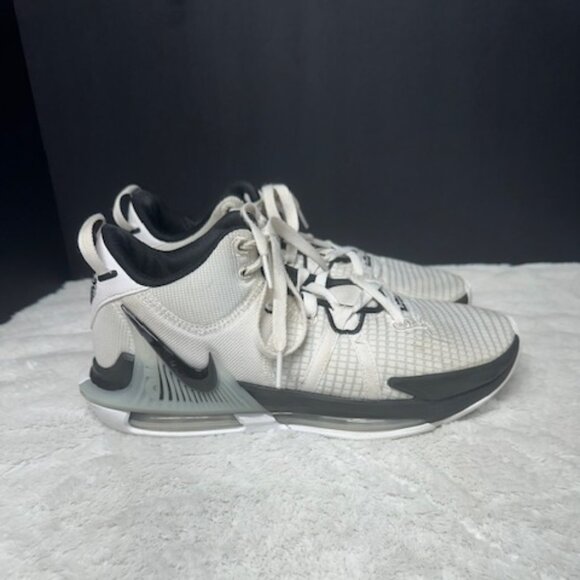 Nike LeBron Witness 7 Men's Size 8 - Picture 1 of 12